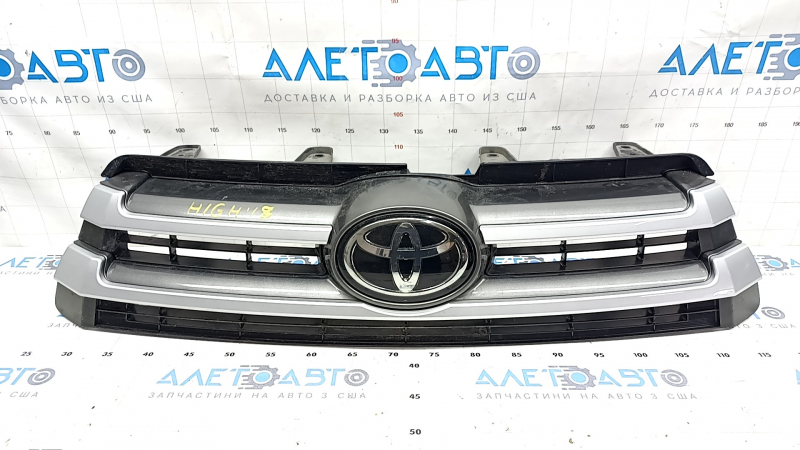 Radiator grill grill Toyota Highlander 17-19 gray, with badge, sand