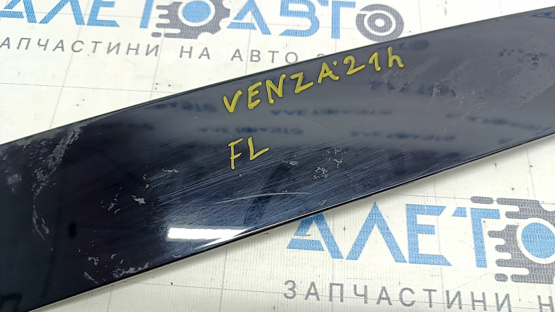 Door trim side front left Toyota Venza 21- black gloss, scratches, broken fasteners