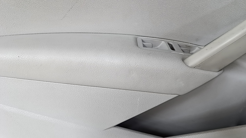 Door trim card front left VW Passat b7 12-15 USA gray, gray insert, leather armrest, scratches, dents, abrasions, broken fastener
