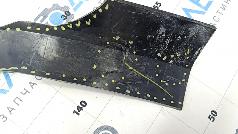 Upper radiator grille molding Toyota Tundra 22-23 black gloss, broken, missing fragment, broken fasteners, scratches