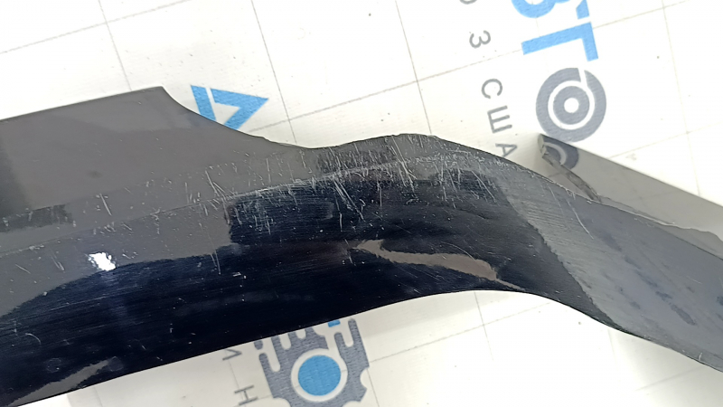 Upper radiator grille molding Toyota Tundra 22-23 black gloss, broken, missing fragment, broken fasteners, scratches