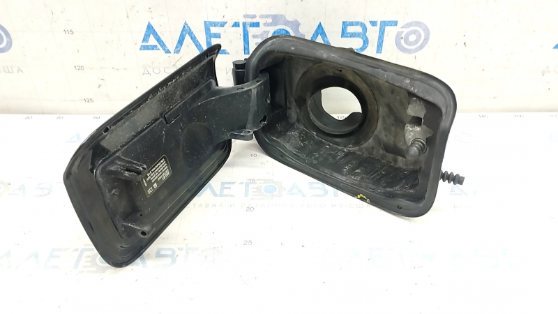 Fuel filler flap with housing BMW 5 F10 11-16 torn seal