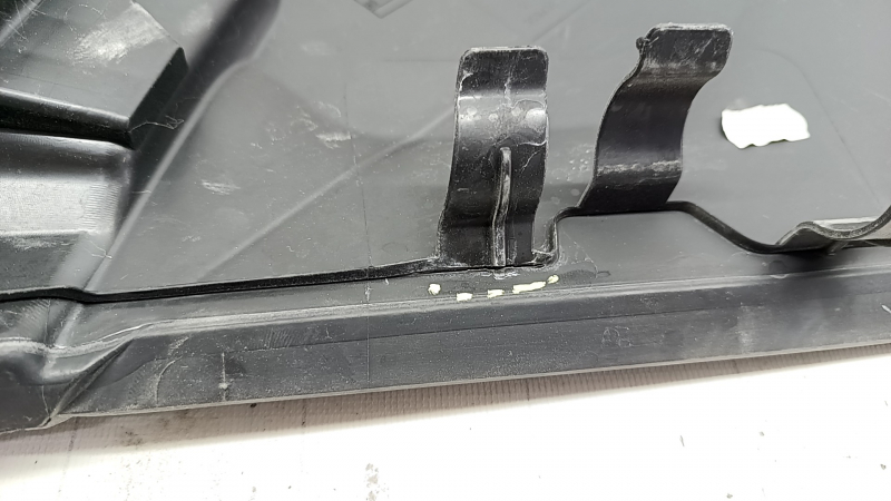Right wiper grille trim plastic BMW 5 F10 11-16 broken fastening