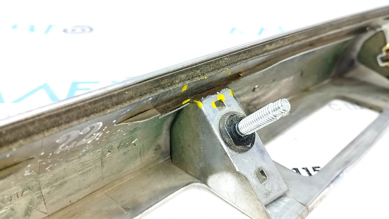 Trunk door molding Lexus RX350 RX450h 10-15 chrome under the camera, the fasteners are broken