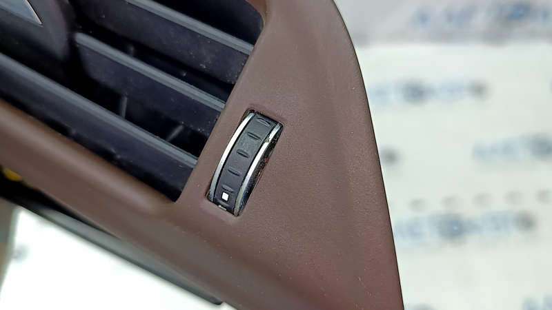 B-pillar air duct deflector right BMW X7 G07 19-22 Mokka, corrosion