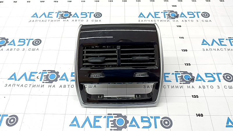 Air duct deflector of the central console with a lining BMW X7 G07 19 - broken fasteners