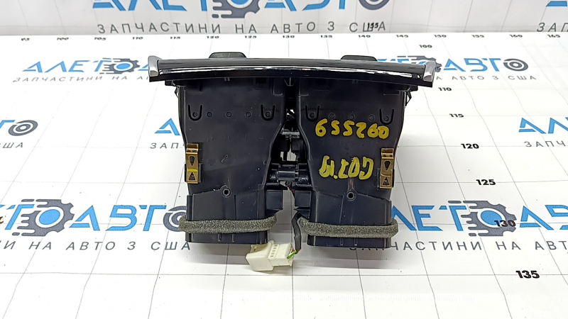 Air duct deflector of the central console with a lining BMW X7 G07 19 - broken fasteners