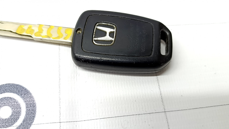 Key Honda HR-V 16-22 4 buttons, scratches, worn
