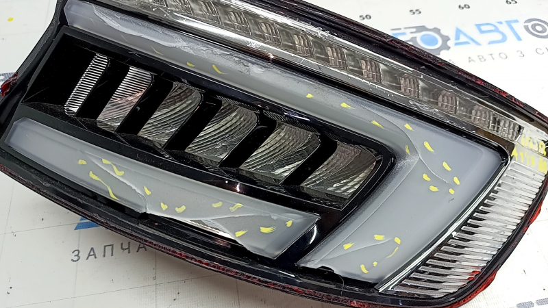 External wing light right Audi A4 B9 17-19 sedan LED, without glass, cracks, for spare parts