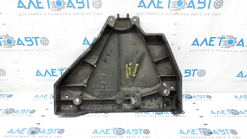 The rear left underbody protection of Toyota Rav4 19- hybrid is torn