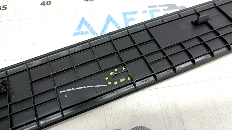 Door sill trim front outer left Hyundai Elantra AD 17-20 black, scratches, broken mount