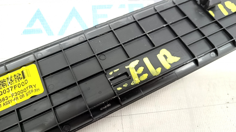Door sill trim front outer right Hyundai Elantra AD 17-20 black, scratches, broken fastening