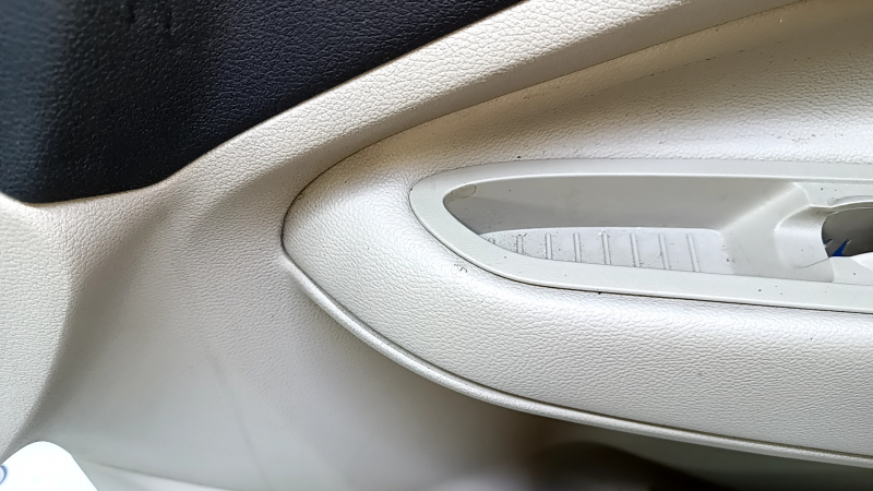 Door trim card front right Ford Escape MK3 13-16 prerest, beige, armrest leather, scuffs, bumps