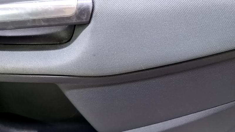 Door trim card front right Ford Escape MK3 13-16 pre-restyling, black with gray insert, armrest cloth, chrome handle, scuffs, abrasions, dents, whitened plastic