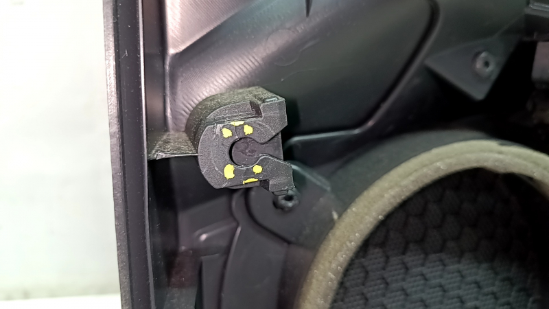 Door trim card front left VW Passat b8 16-19 USA black with black insert plastic, armrest leather, molding gray gloss, broken fasteners