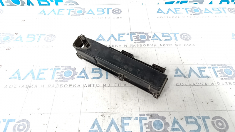 Housing of the relay block under the hood right Nissan Pathfinder 13-20- lower part