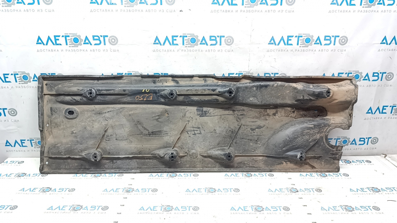 Right underbody protection VW Passat b7 12-15 USA tear in fastening, abrasions