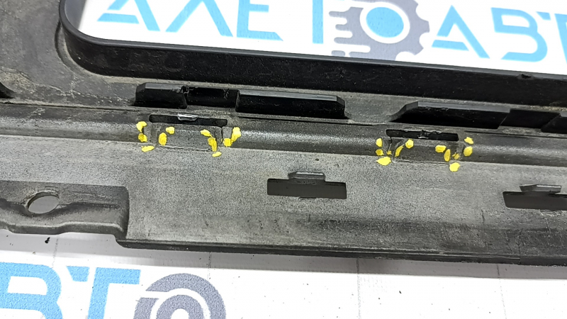 Rear bumper lip Audi Q7 16-19 for towbar, silver, scratches, cracks in fasteners