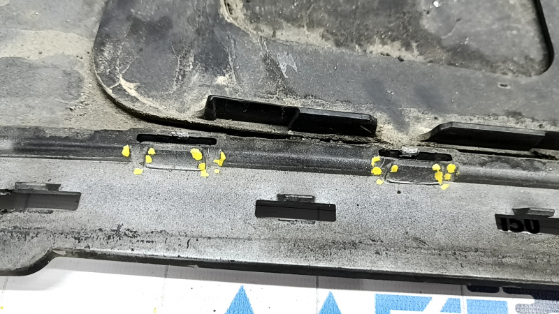 Rear bumper lip Audi Q7 16-19 for towbar, silver, scratches, cracks in fasteners