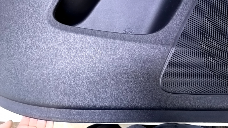 Door trim card front left Jeep Cherokee KL 14-18 black with black insert cloth, armrest black leather, molding wood color, dent, scratches, abrasions, pokes