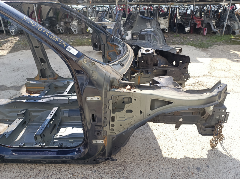 Front right quarter Volvo XC90 16-22 on the body, blue