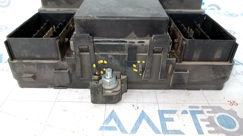 Lincoln MKX 16-18 Underhood Fuse Box Broken Fastener
