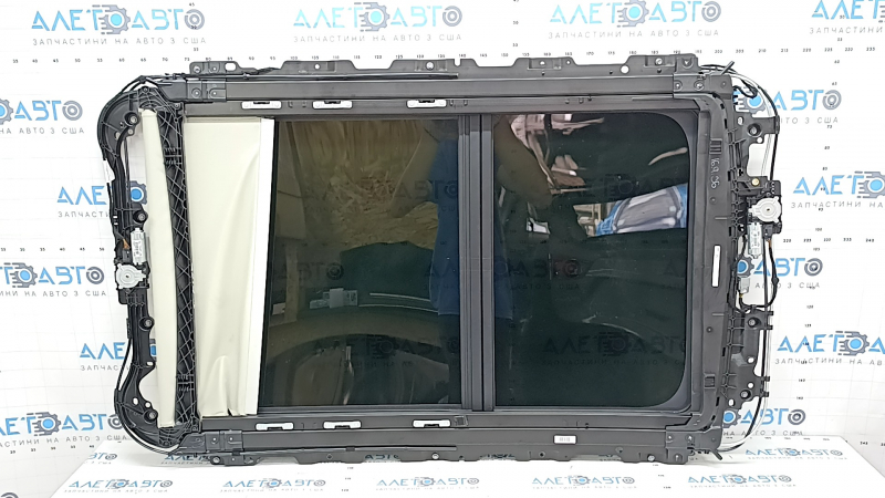 Panorama assembly Volvo XC90 16-22 gray curtain, rusty curtain mechanism, working drive, curtain mount broken, needs dry cleaning
