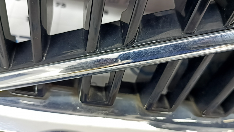 Radiator grill with badge Volvo XC90 16-19 black, chrome frame, without chamber, sand, scratches