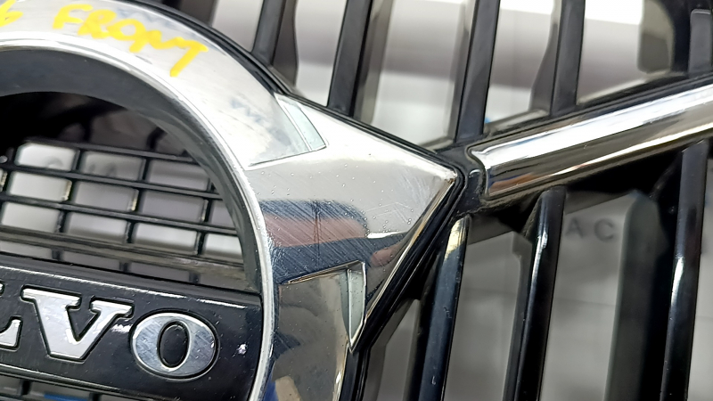 Radiator grill with badge Volvo XC90 16-19 black, chrome frame, without chamber, sand, scratches