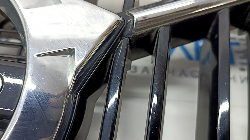 Radiator grill with badge Volvo XC90 16-19 black, chrome frame, without chamber, sand, scratches