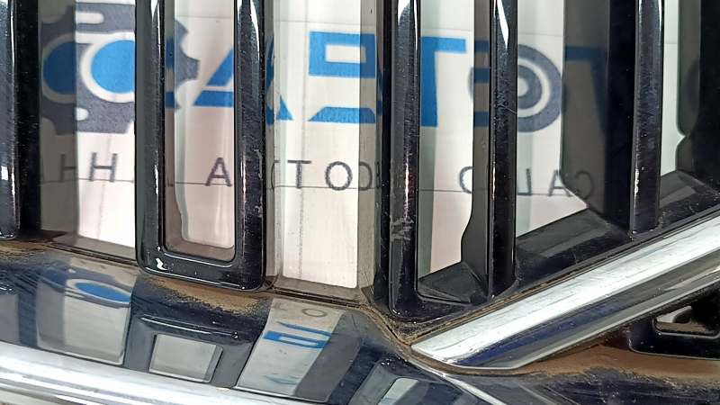 Radiator grill with badge Volvo XC90 16-19 black, chrome frame, without chamber, sand, scratches