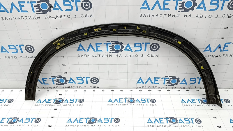 Rear left wing arch trim Volvo XC90 16-22 scratch, crack in fastening