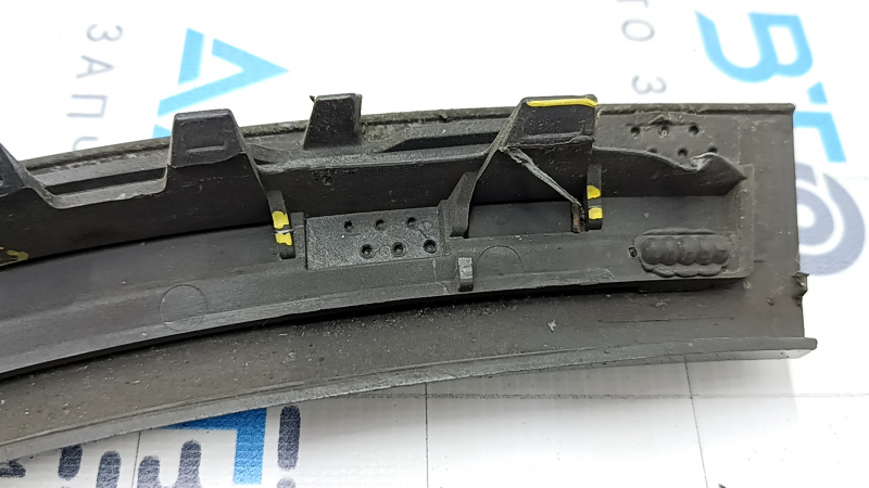 Rear right wing arch trim Volvo XC90 16-22 crack in fastening