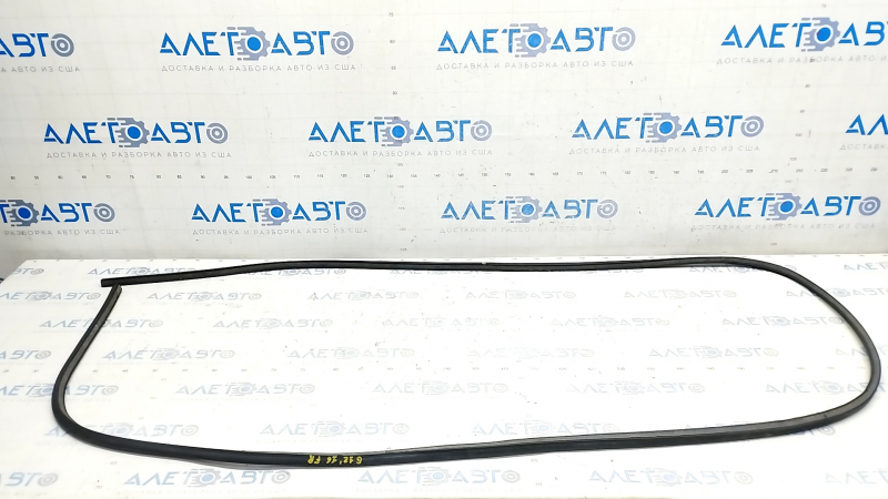 The front right door seal of BMW 7 G11 G12 16-22 is unglued