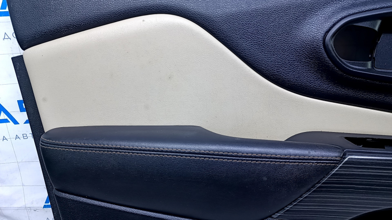 Door trim card front left Jeep Cherokee KL 14-18 black with beige insert leather, armrest black leather, molding dark wood, scuffs, dents, abrasions, for dry cleaning