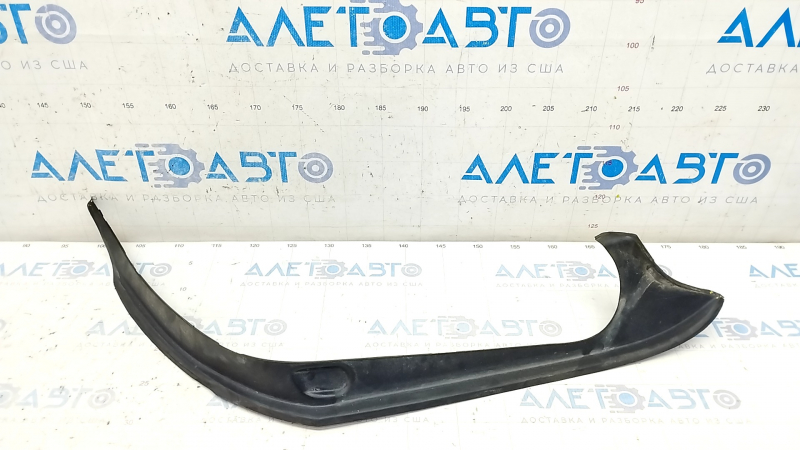Right trunk lid seal Mercedes W213 E 17-23 on the body, the rubber has dried out