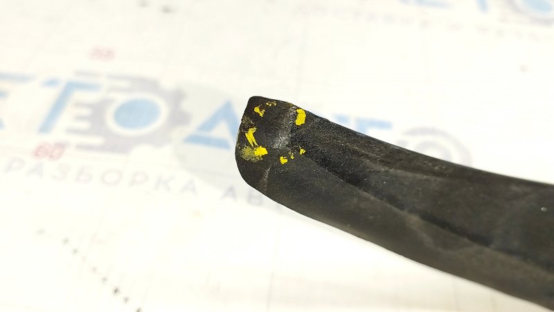 Right trunk lid seal Mercedes W213 E 17-23 on the body, the rubber has dried out