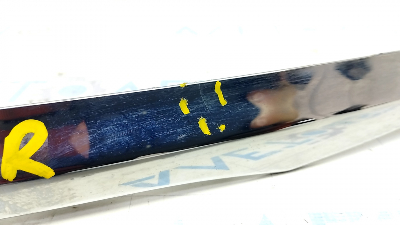 Mercedes W213 E 17-20 trunk lid molding chrome, scratches