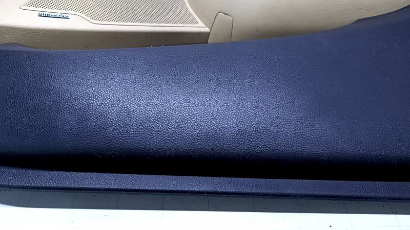 Door trim card front right Hyundai Azera 12-17 beige with black insert, armrest beige leather, molding carbon, DIMENSION, for seat adjustment, scratches, abrasions Used