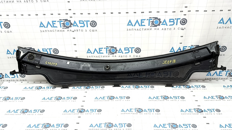 Wiper grille plastic Jeep Grand Cherokee WK2 17 - torn seal used