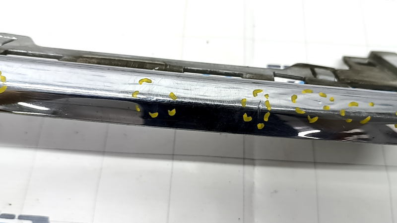 Jeep Grand Cherokee WK2 11-21 rear bumper trim chrome, scratches, chrome peeling, dents, rubbed