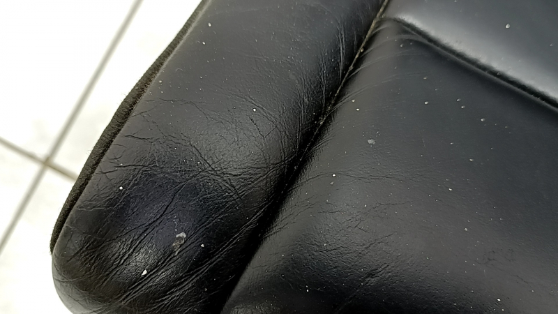 Left rear seat Jeep Grand Cherokee WK2 16-17 - black leather, heated, scratches, dry cleaning, missing plug
