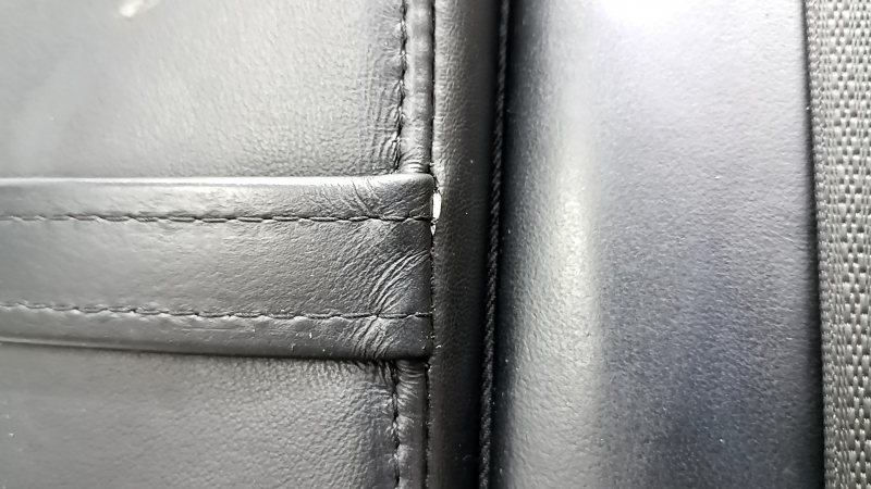 Left rear seat Jeep Grand Cherokee WK2 16-17 - black leather, heated, scratches, dry cleaning, missing plug