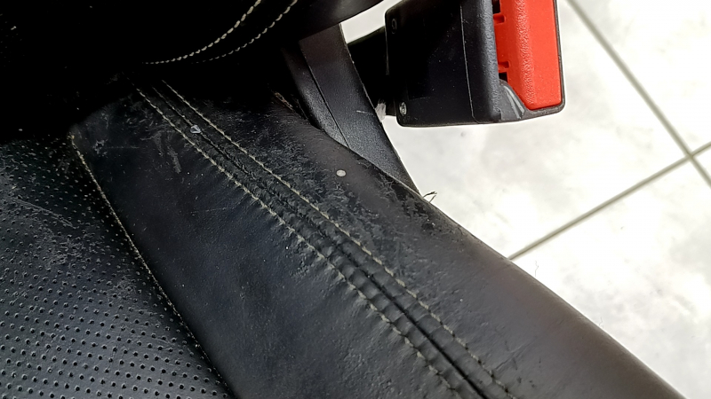 Passenger seat Jeep Grand Cherokee WK2 16-17 without airbag, electric, leather black, rusty at the bottom, dented, scratches, leather defect, for cleaning