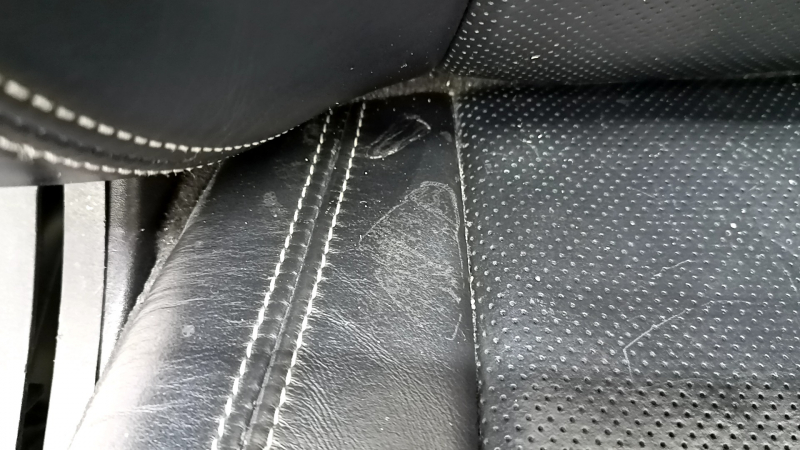 Passenger seat Jeep Grand Cherokee WK2 16-17 without airbag, electric, leather black, rusty at the bottom, dented, scratches, leather defect, for cleaning