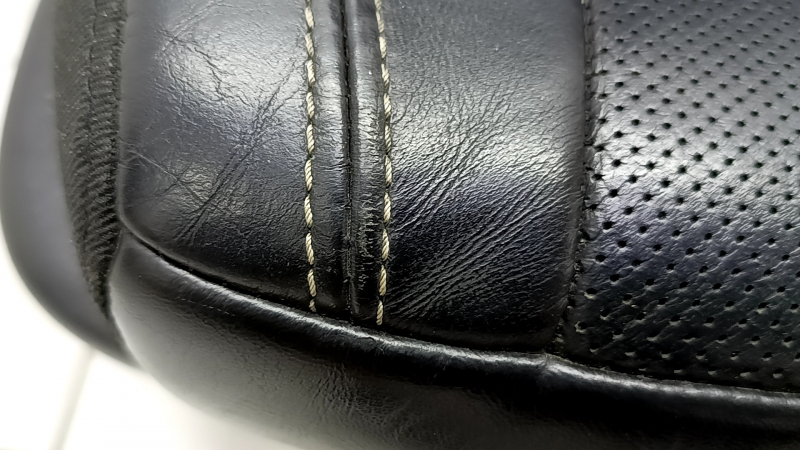 Passenger seat Jeep Grand Cherokee WK2 16-17 without airbag, electric, leather black, rusty at the bottom, dented, scratches, leather defect, for cleaning