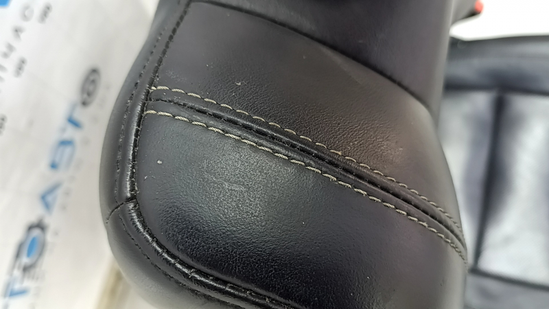 Passenger seat Jeep Grand Cherokee WK2 16-17 without airbag, electric, leather black, rusty at the bottom, dented, scratches, leather defect, for cleaning