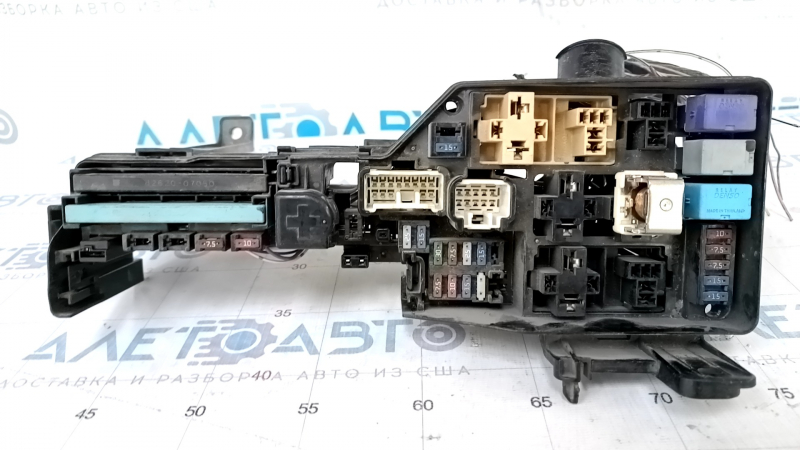Underhood fuse box for the 2010 Toyota Avalon