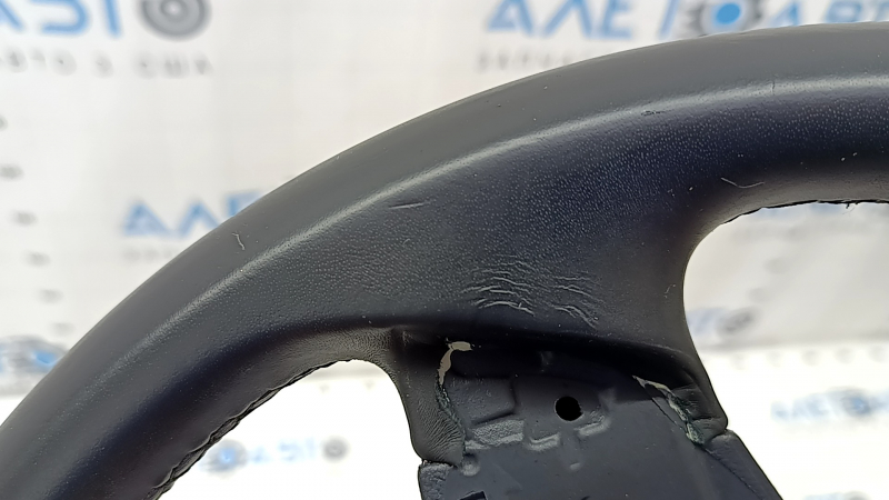 Naked steering wheel VW Jetta 19 - leather black with heating, folds on the leather, scratches