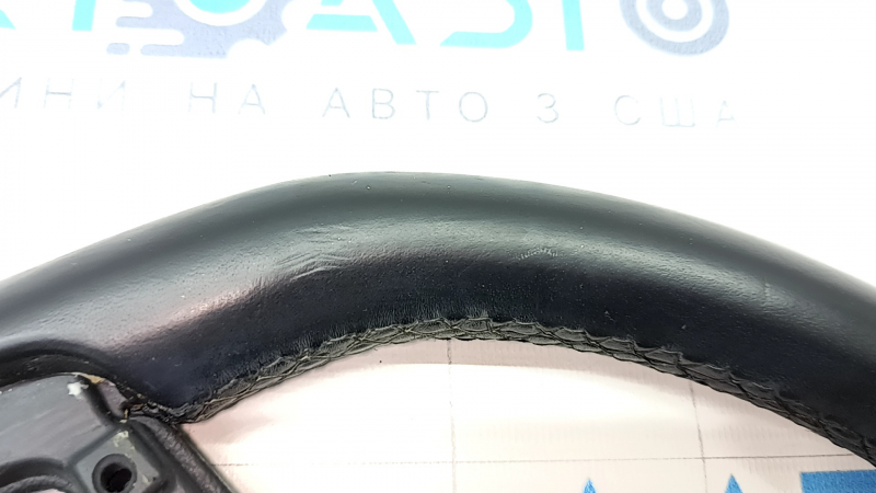 Naked steering wheel VW Jetta 19 - leather black with heating, folds on the leather, scratches